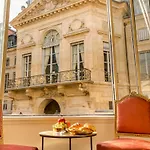 Luxury 6 Bedroom 5 bathroom Palace Apartment - Louvre View