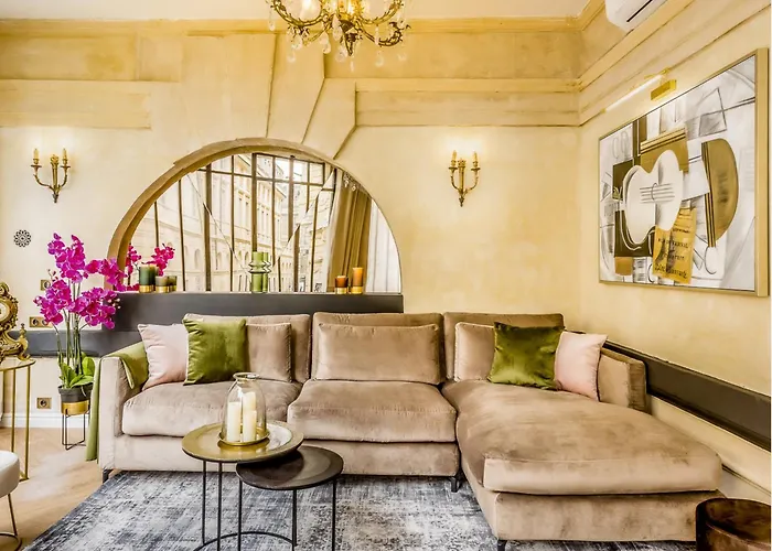Luxury 6 Bedroom 5 bathroom Palace Apartment - Louvre View