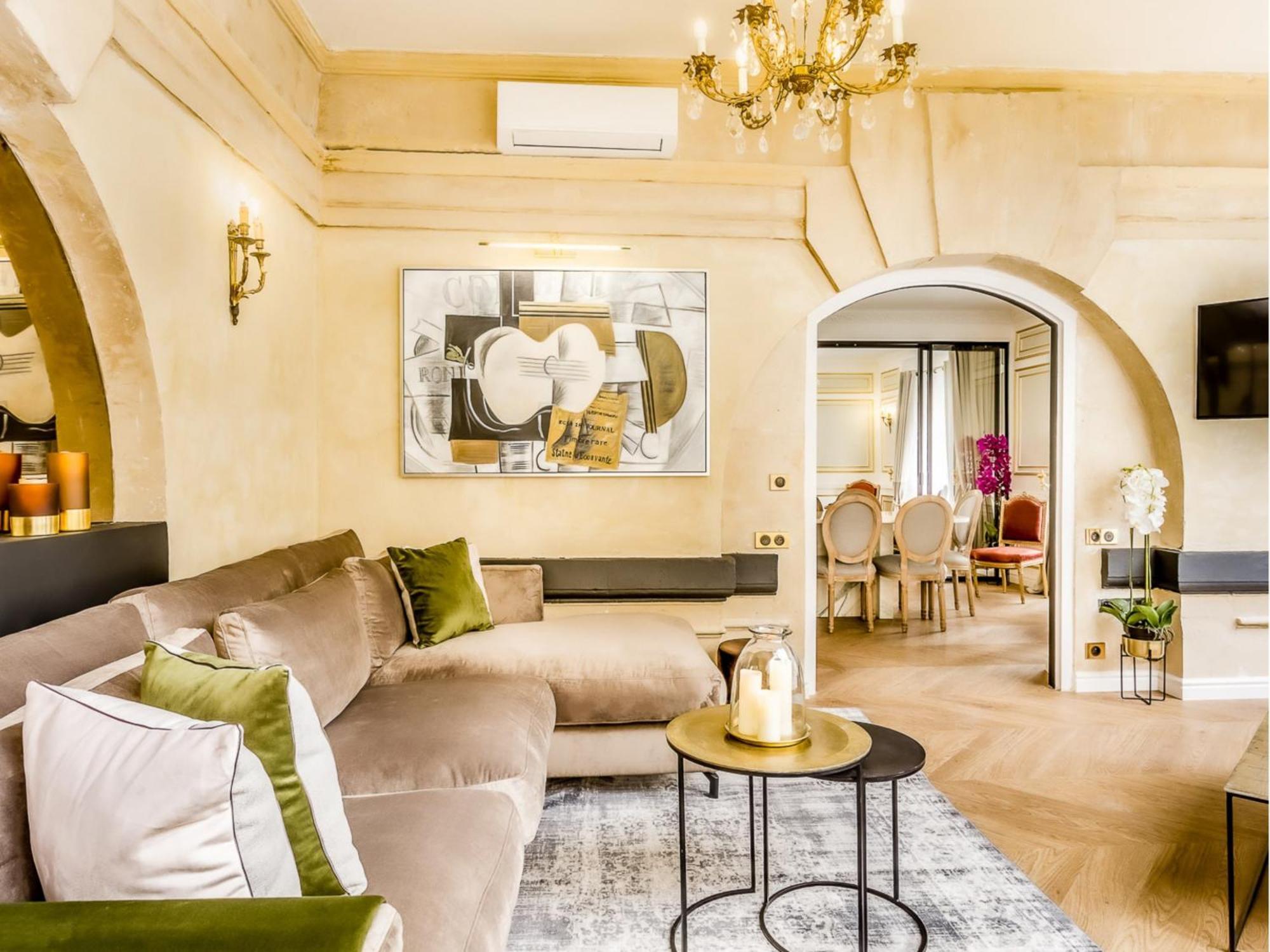 Luxury 6 Bedroom 5 Bathroom Palace - Louvre View Paris