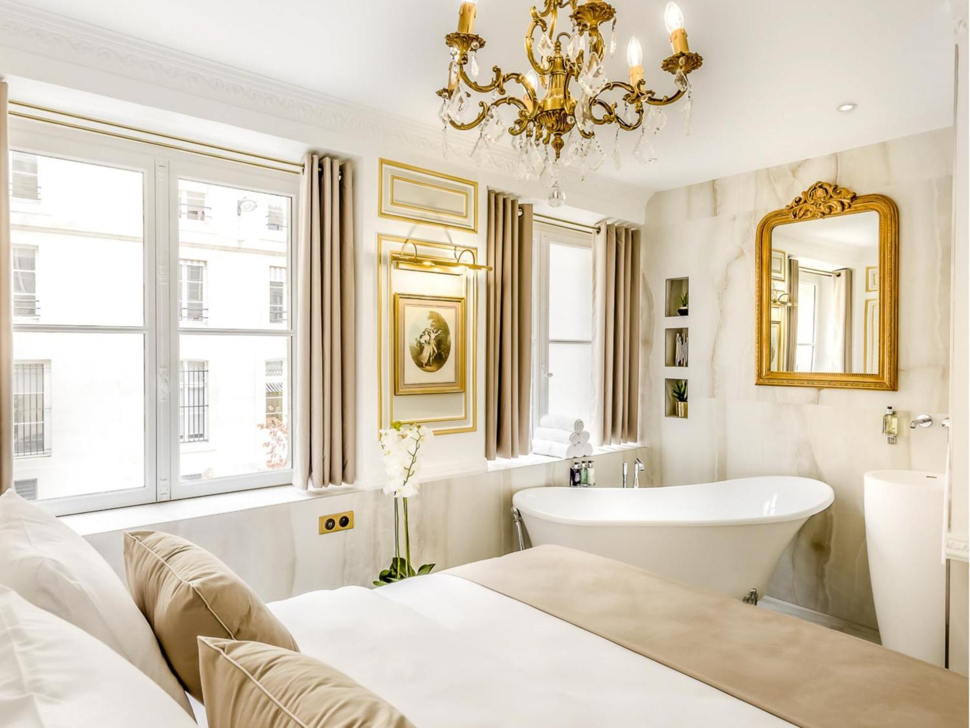 Luxury 6 Bedroom 5 Bathroom Palace - Louvre View * Paris
